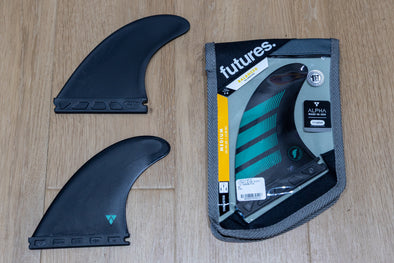 Futures Fins ALPHA SERIES F6 Mサイズ CARBON/TEAL　トライフィン